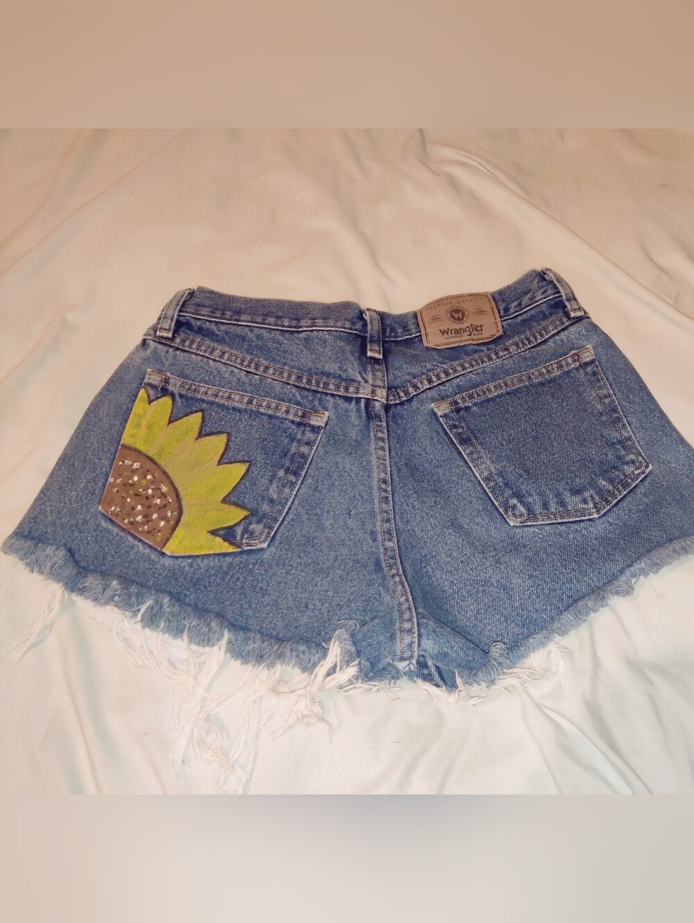 SUNFLOWER SHORTIES 🌻 Vintage Painted Wrangler Jorts (See Pics For Measurements)